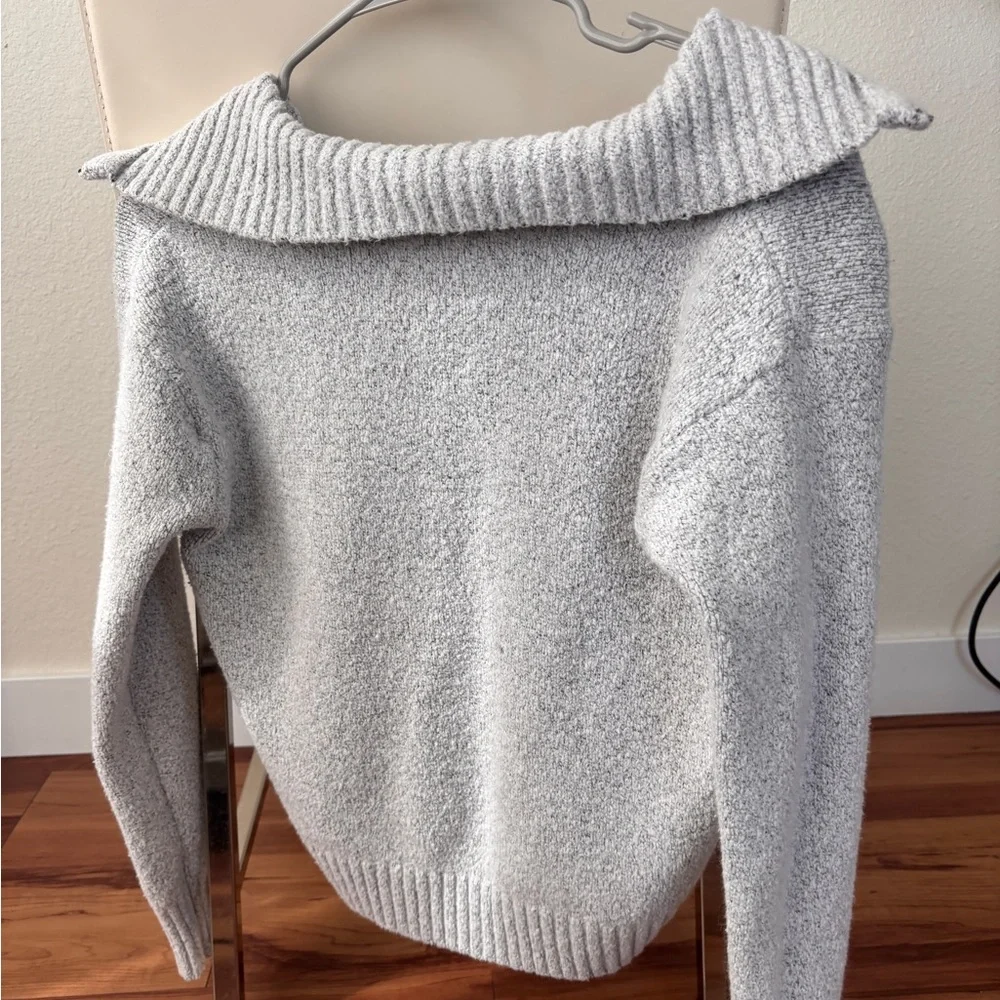 Old Navy Light Gray Zip-Neck Cozy Sweater - Picture 3 of 8